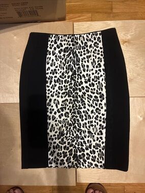 Black & White Leopard-Panel Pencil Skirt - Women's size 20